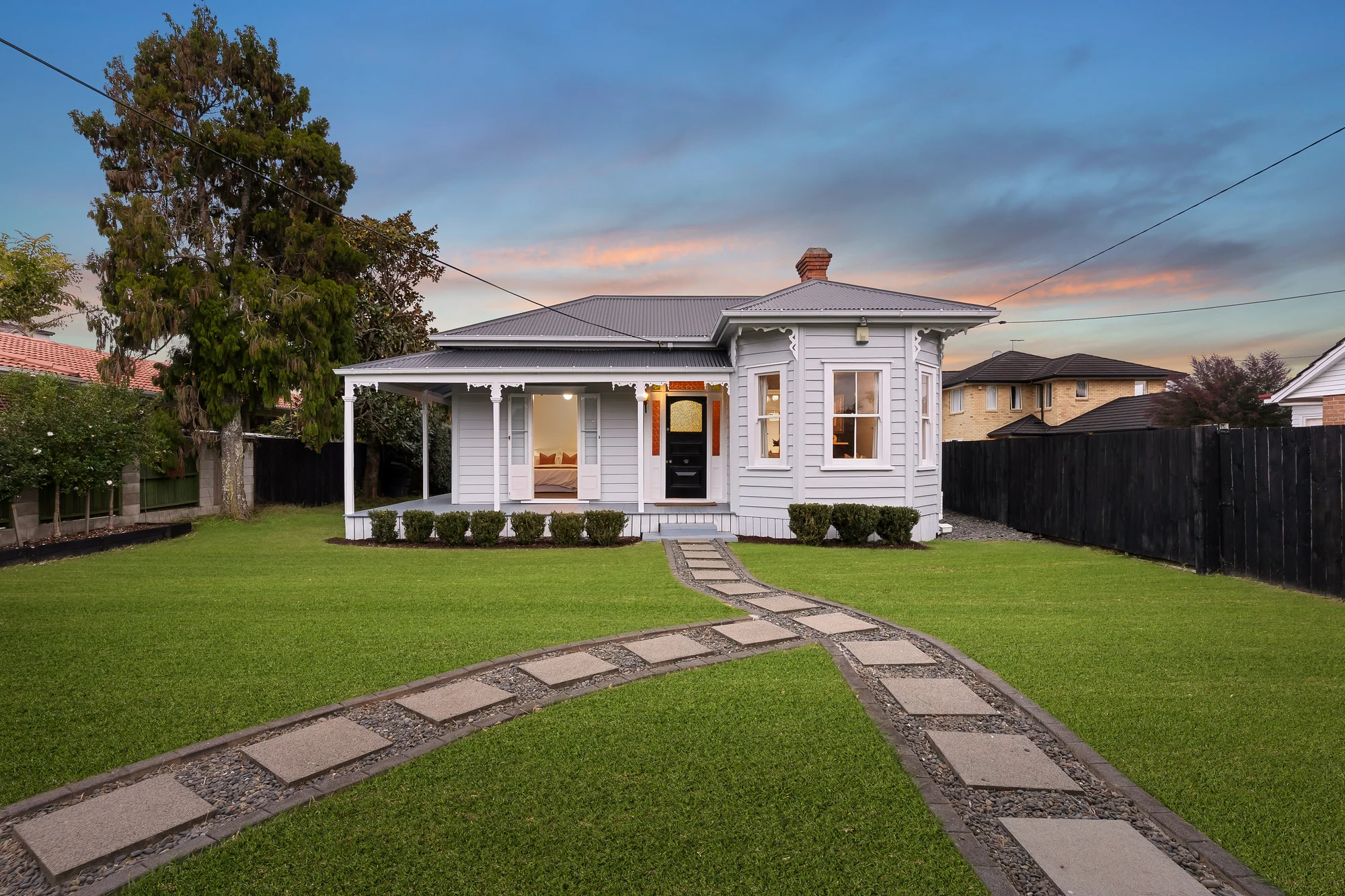 Takapuna 3房 经典魅力别墅，MHU潜力分区+西湖双校网，开发潜力无限！ PRICED WELL UNDER CV - ACT NOW!
