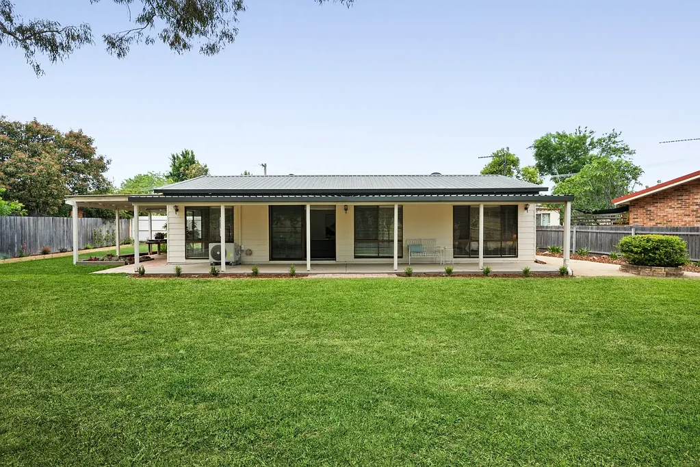 Bonython 3બેડરૂમ Sunny & Spacious Renovated Family Home