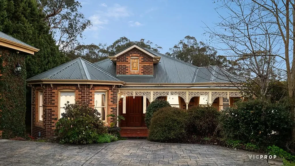 Doncaster East 5ਬੈੱਡਰੂਮ A Private Family Oasis with Treetop Serenity