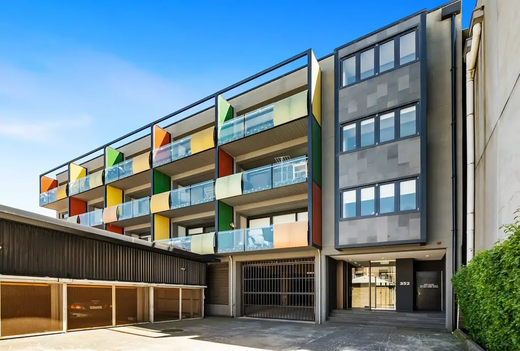 North Melbourne 1 Bedroom 52sqm Inner-City Retreat with Modern Comforts