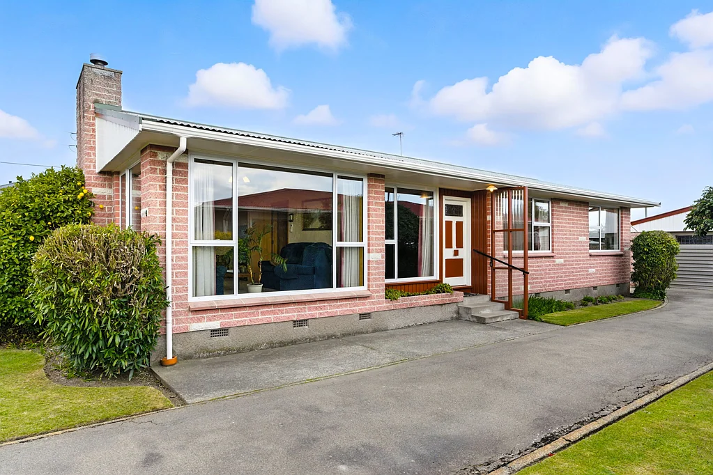 Redwood 3房  A Home with Heart, Ready for its Next Chapter