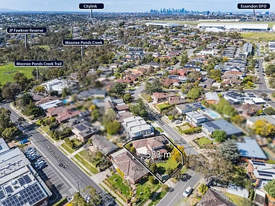 44 WOOLART ST, STRATHMORE VIC 3041, 4 कमरे, 2 बाथरूम, House