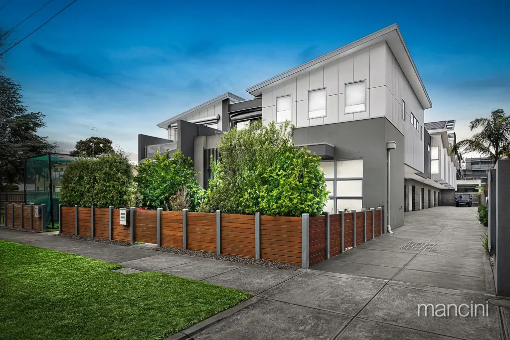 Altona 3 Bedroom Contemporary Townhouse in Convenient Coastal Locale