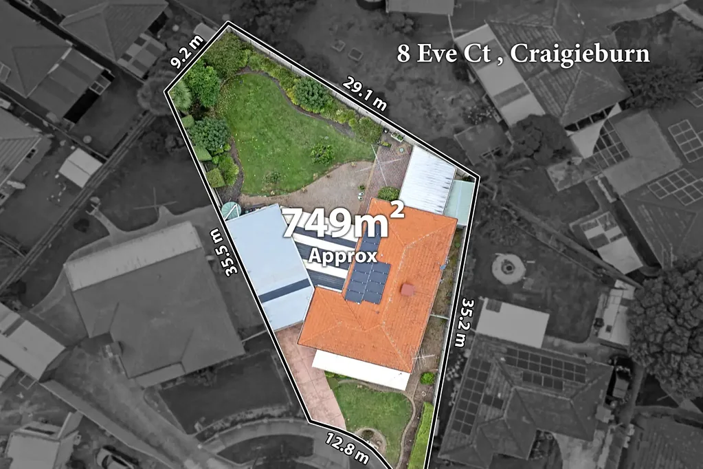 Craigieburn 4房 宽敞地块749㎡  主卧带独立卫浴  美丽翻新厨房  巨大后院花园  步行至火车站  高速公路便捷 Court Location Charm on a Generous 749m² Parcel