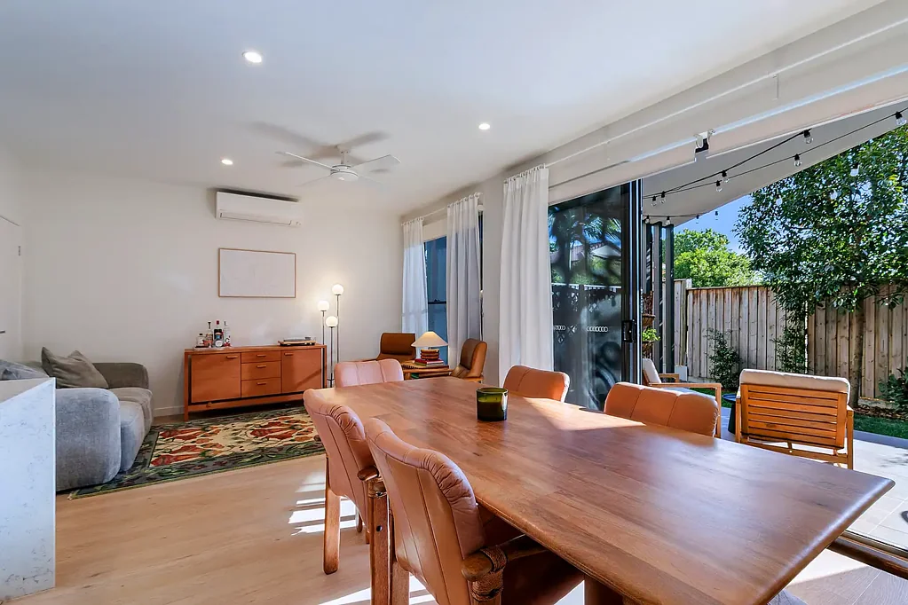 Carina 3બેડરૂમ Elegance, Convenience & Privacy with this Stunning Townhouse!