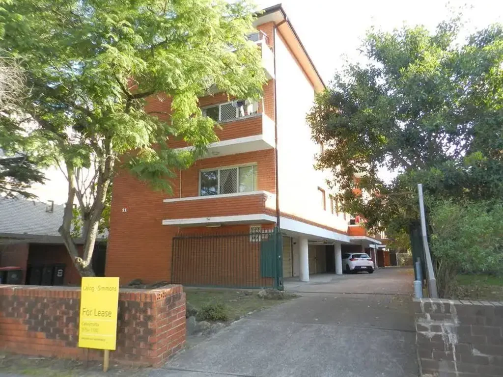 Great location and condition 2 bedroom unit!