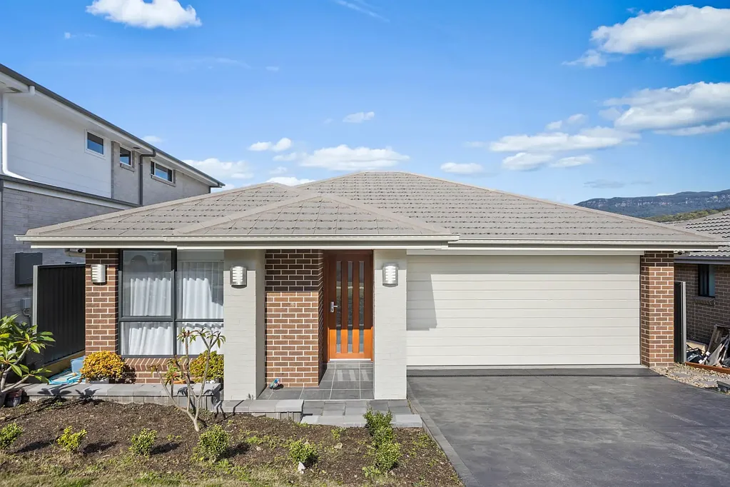Perfect Family Home Walking Distance To The Park !