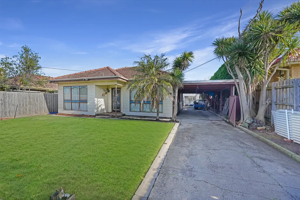 Dandenong 4ਬੈੱਡਰੂਮ Unlock the Potential : Renovate, Rebuild or Redevelop
