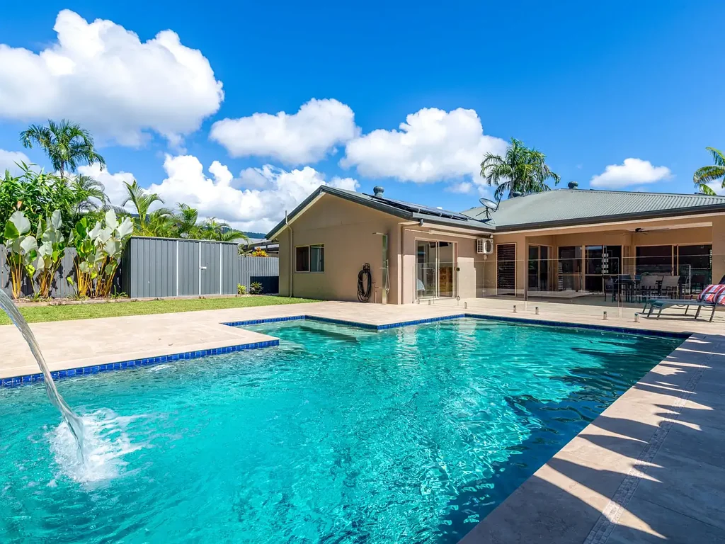 STYLISH PORT GARDENS HOME