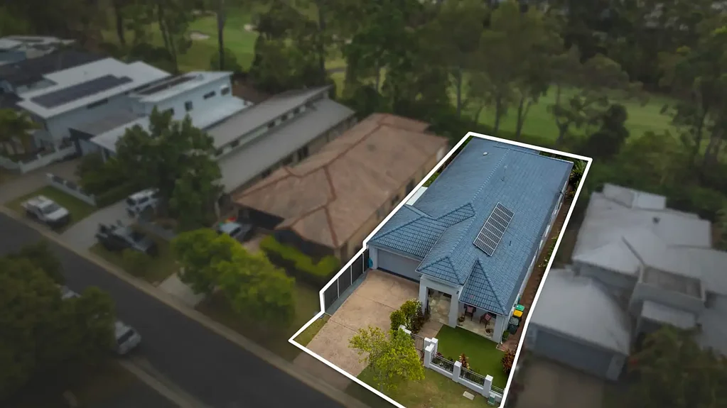 Robina 4ਬੈੱਡਰੂਮ OVERLOOKING THE 16TH FAIRWAY - GOLF COURSE LIVING AT ITS FINEST & NO BODY CORP!