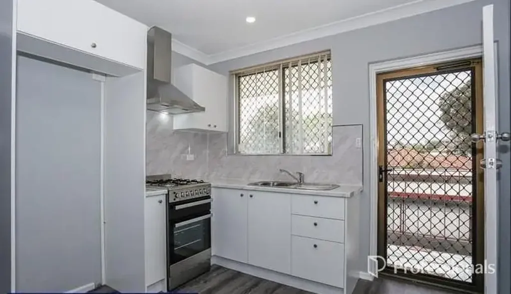 Osborne Park 2 Bedroom Charming 2-Bedroom Flat in the Heart of Osborne Park - Perfect for First-Time Buyers or Investors!