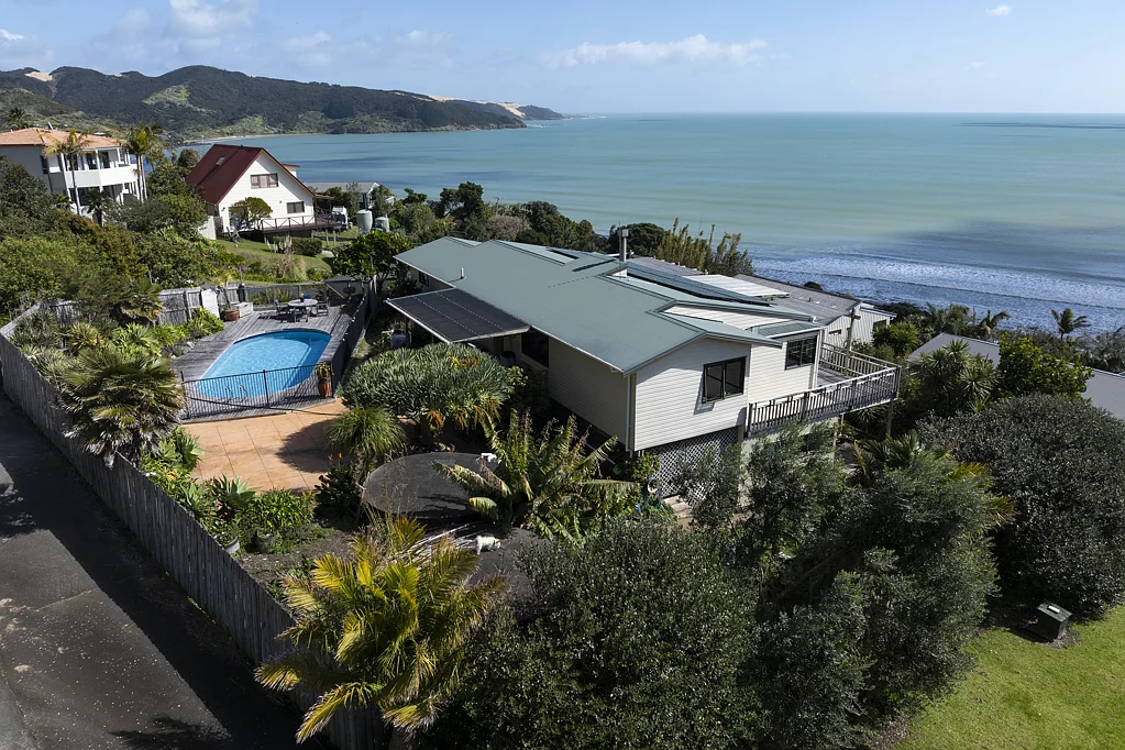 Ahipara 5房  Beach, Pool, Space & Breathtaking Sea Views!
