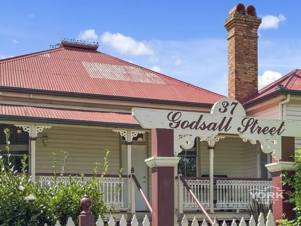 East Toowoomba 4غرفة نوم Timeless Elegance Opposite Queens Park - A Rare East Toowoomba Opportunity