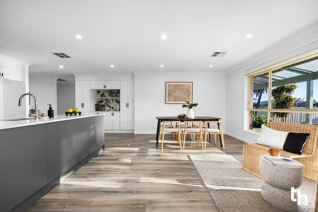 Cameron Park 3ਬੈੱਡਰੂਮ A Fresh New Look, Generous Yard, and Secure Parking for Four