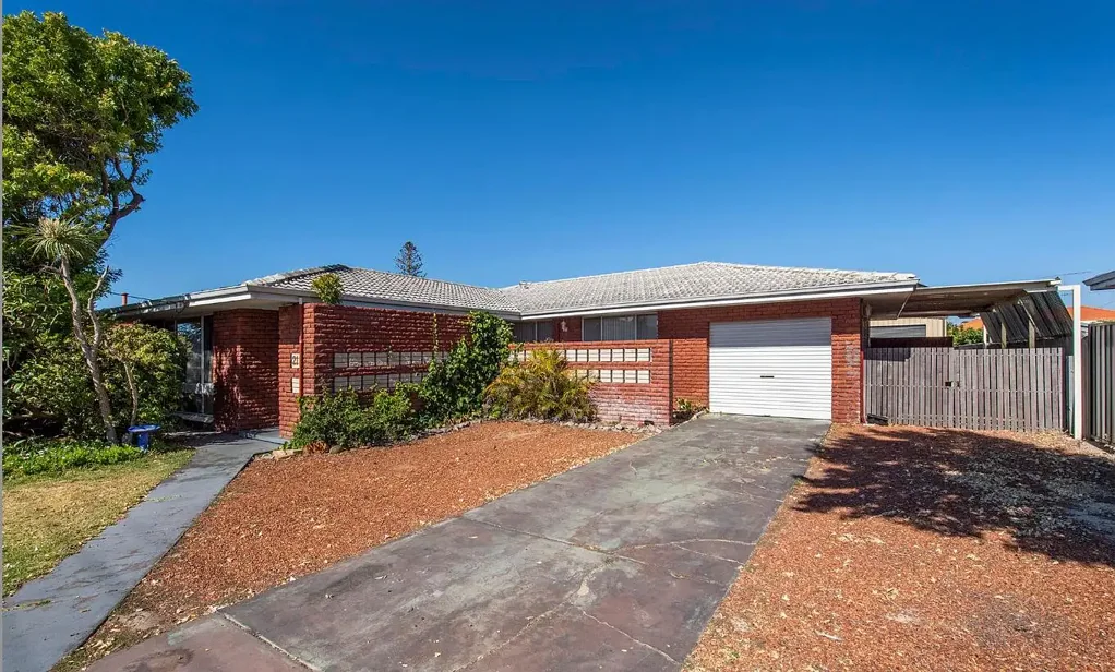 Charming Coastal Retreat at 21 Waikiki Road, Safety Bay
