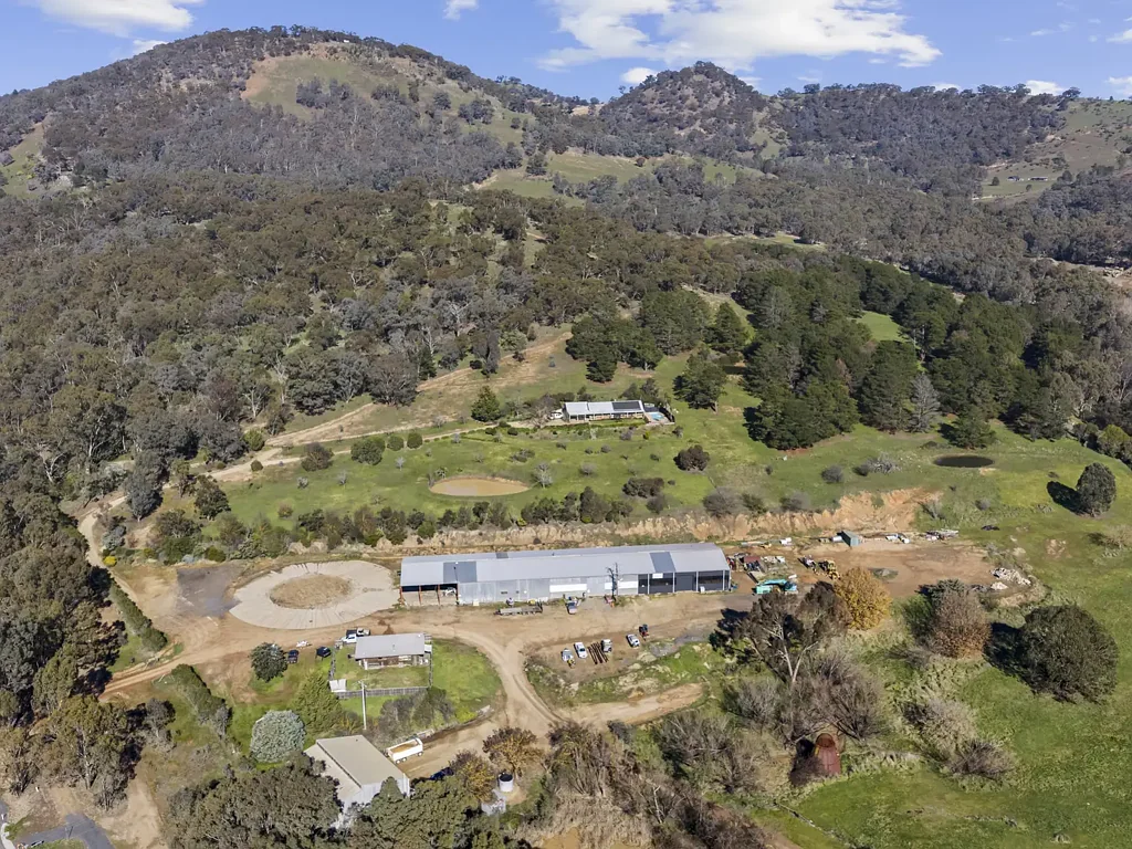 Mansfield 4ਬੈੱਡਰੂਮ One Property. Multiple Opportunities. An Unmatched Industrial & Lifestyle Holding.