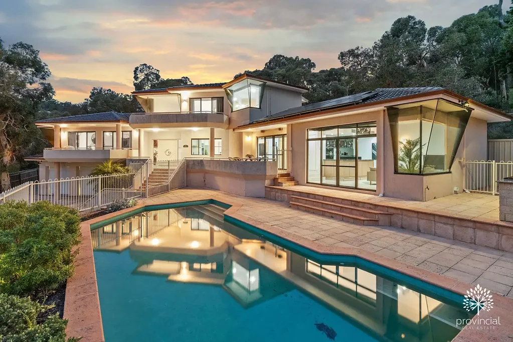 Gooseberry Hill 5chambre Escarpment Giant with Knockout Views and Limitless Potential