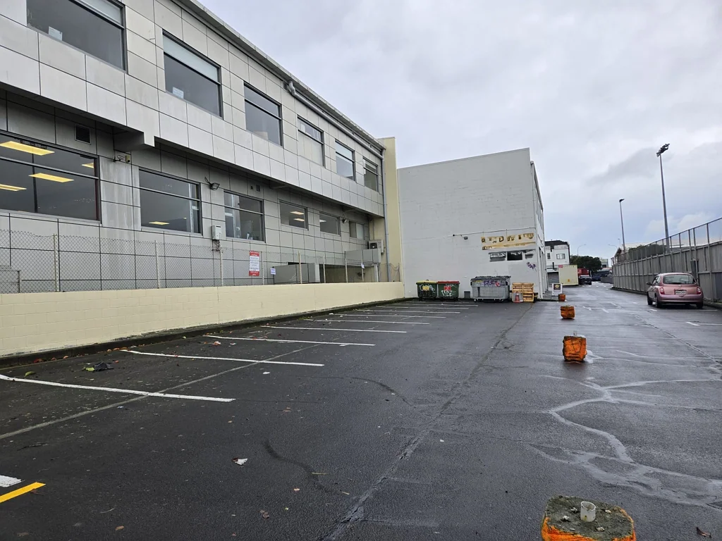 Royal Oak Versatile Leasing Opportunity - Royal Oak