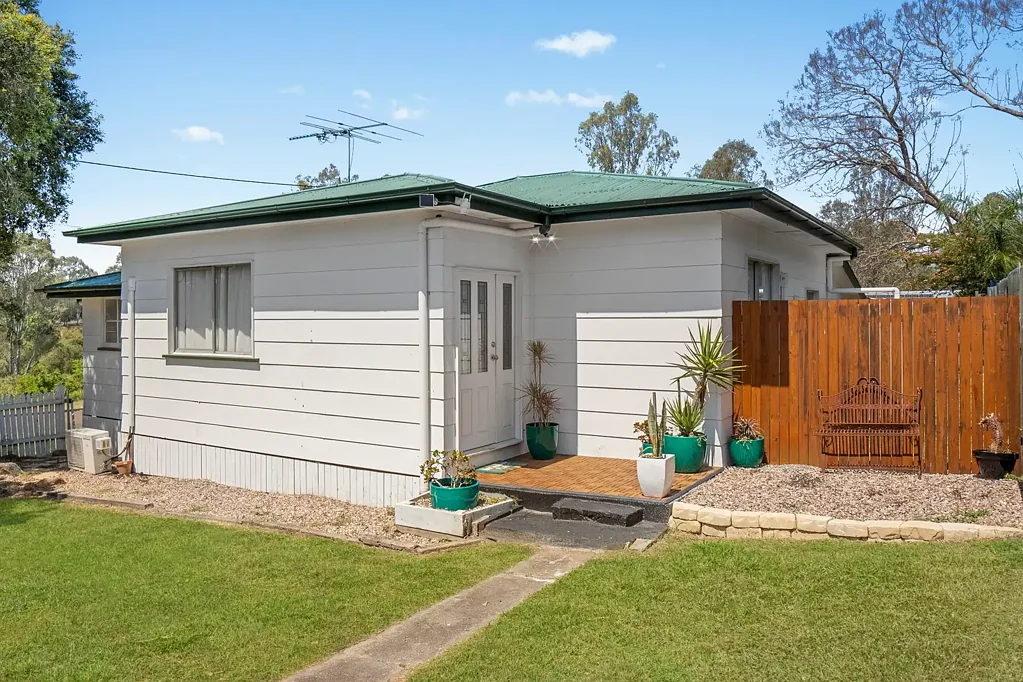 One Mile 3 Slaapkamer Large Corner Block Living with a Modern Twist