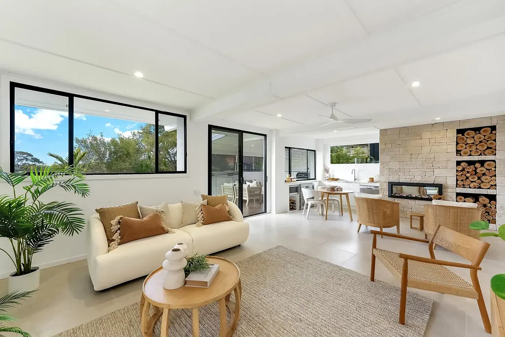 Bateau Bay 4房  Spacious Family Home with Self-Contained Downstairs Living