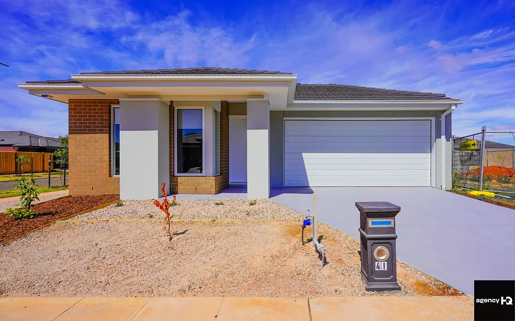 Brand New Luxury Living in the Heart of Melton South