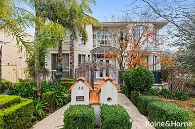 Roxburgh Park 5房 宽敞转角地块 768sqm 多个生活区 双车库 独立工作室 主卧带SPA ensu Majestic !!!