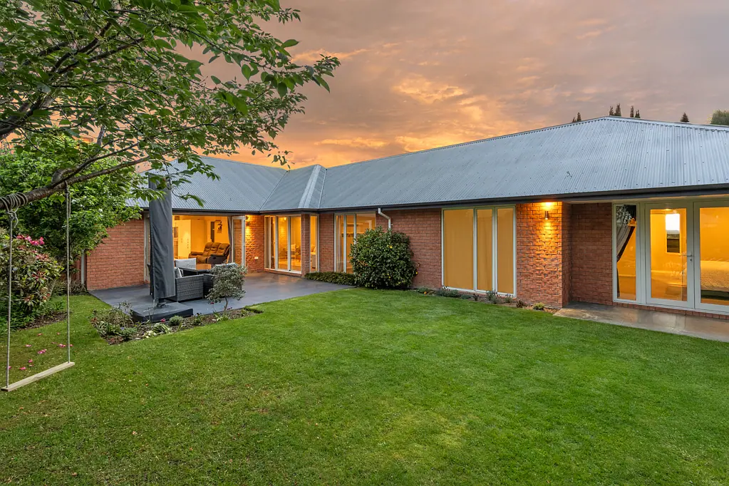 Halswell 5房  Refreshed Classic-Double Glazing, Triple Garaging