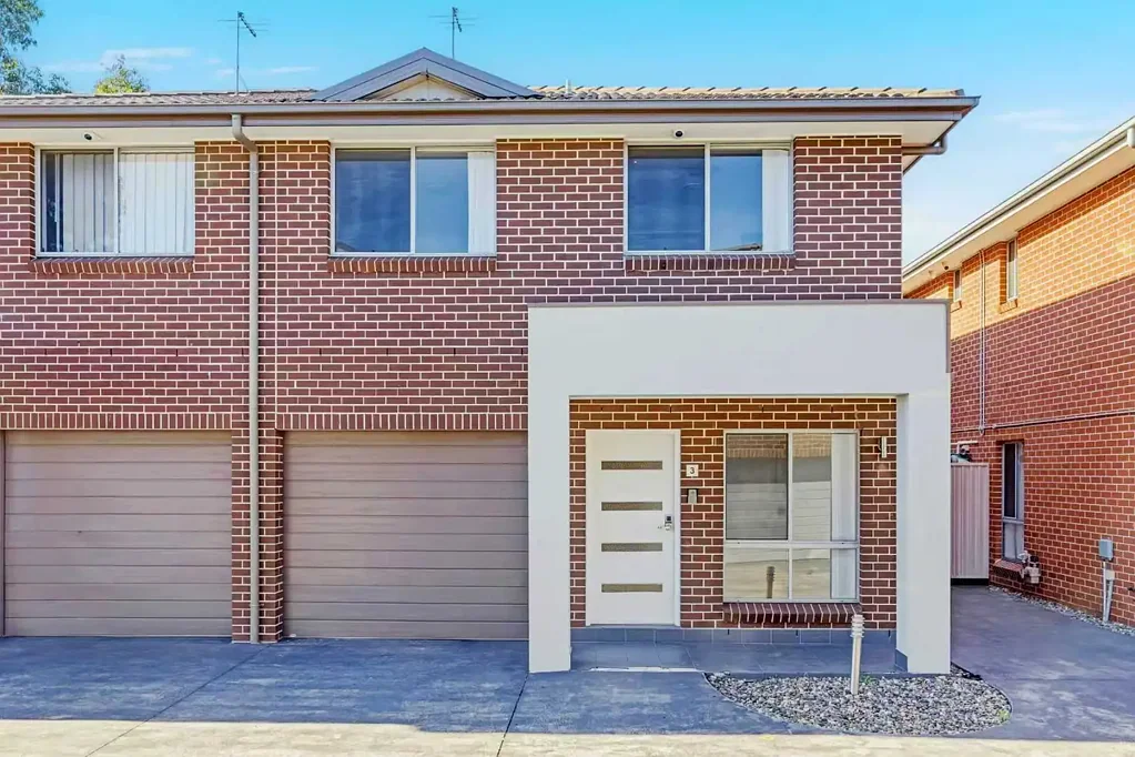 Four Bedroom Townhouse in A Prime Location For Lease Now!
