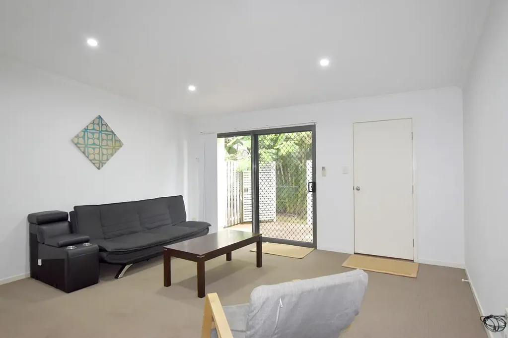 PERFECT FURNISHED UNIT, CLOSE TO CBD, PRIVATE COURTYARD...