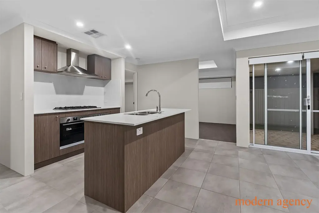 "Stunning Modern House for Rent in the Desirable Neighborhood of Alkimos - Your Dream Home Awaits!"