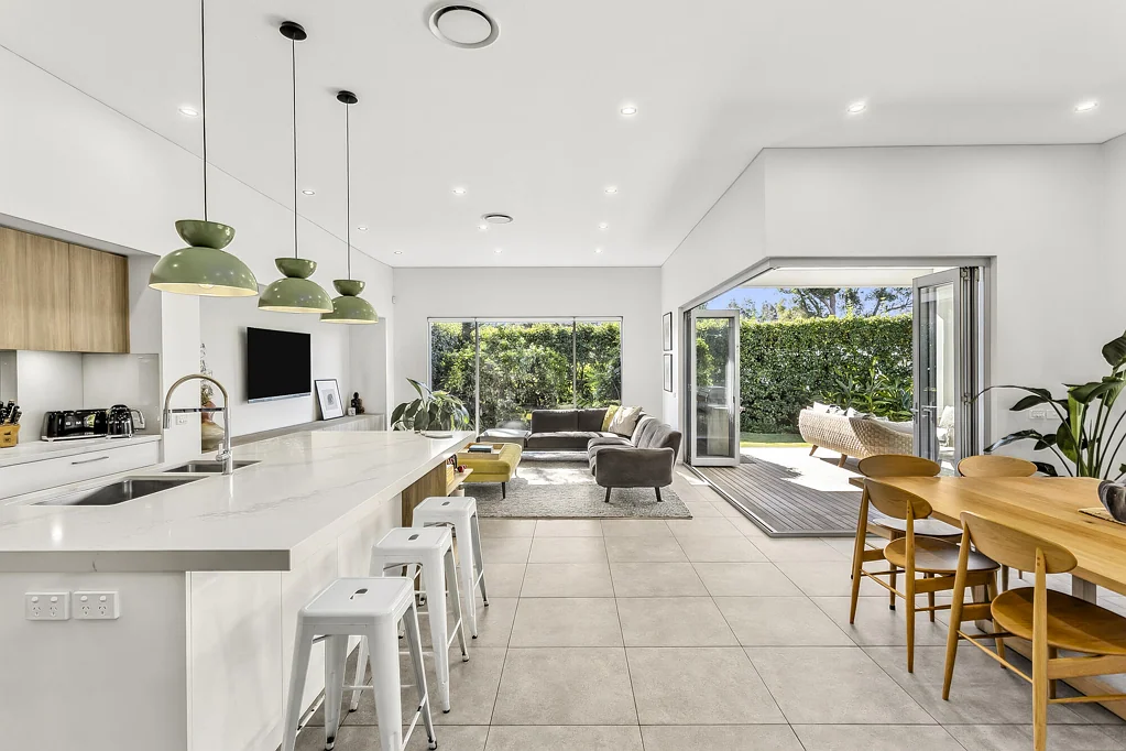 Mona Vale 5房 完美无瑕的家庭设计，阳光充沛的户外生活空间 Flawless family design with sun-drenched outdoor living