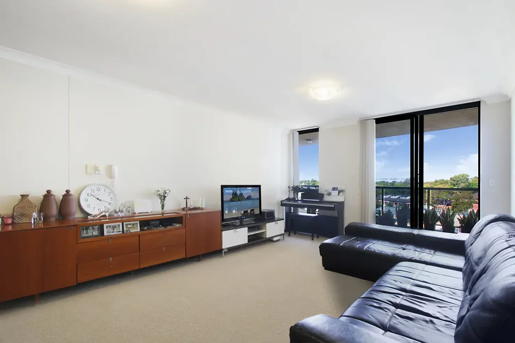 Elevated Strathbelle apartment with resort-style amenities