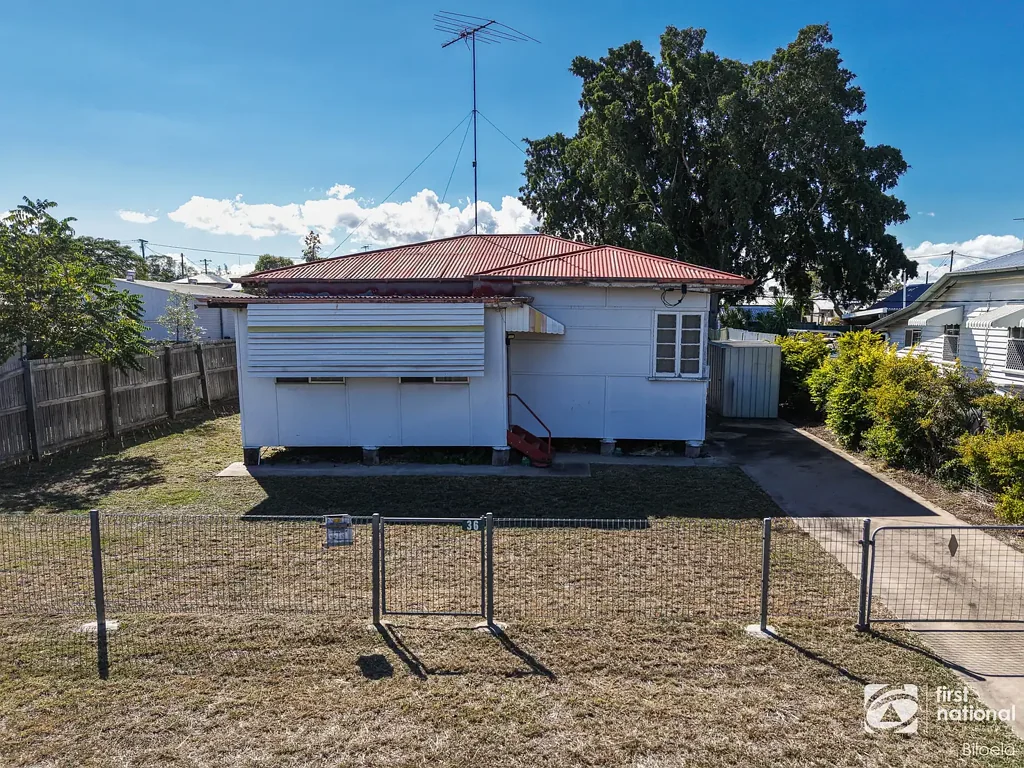 Biloela 3침실 3 BEDROOM COTTAGE ROOM FOR IMPROVEMENTS