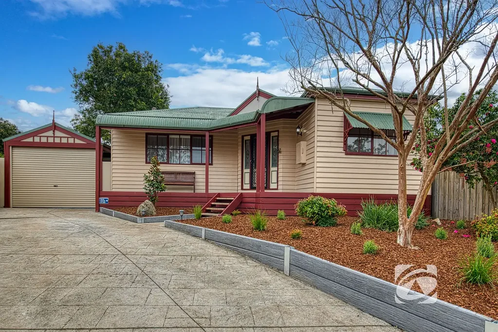 Beaconsfield 4房 Beaconsfield 黄金地段，焕然一新的家庭住宅 Freshly Updated Family Living in a Prime Beaconsfield Location