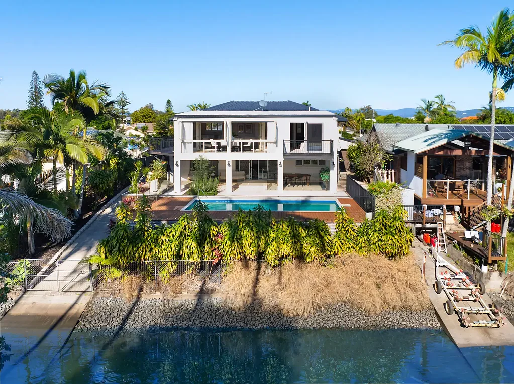 Broadbeach Waters 4Phòng ngủ North Orientated Waterfront Dual Living Sanctuary