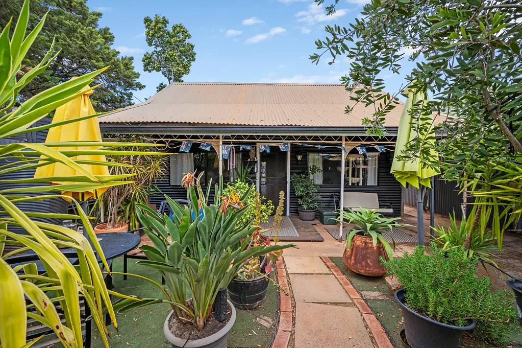 Boulder 3Moenga CHARM, CHARACTER & A PLACE TO CALL HOME