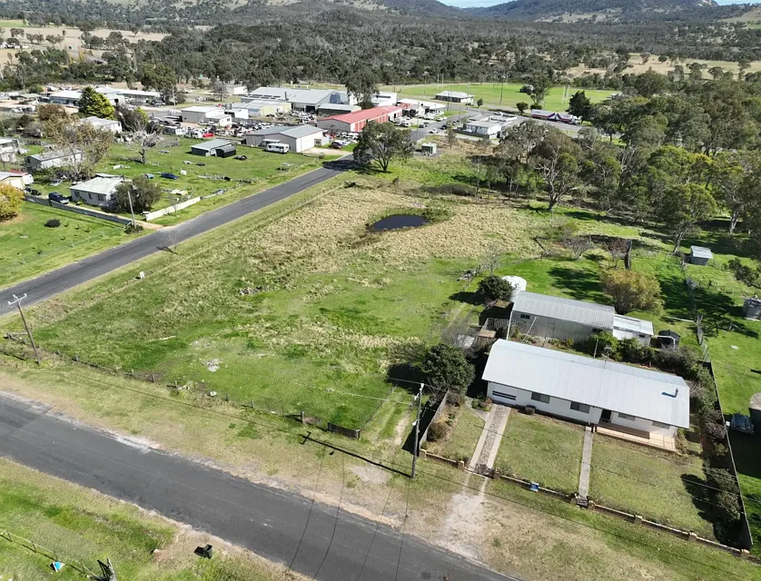 20 Logan Street, Tenterfield, NSW 2372, 3房, 1浴, House