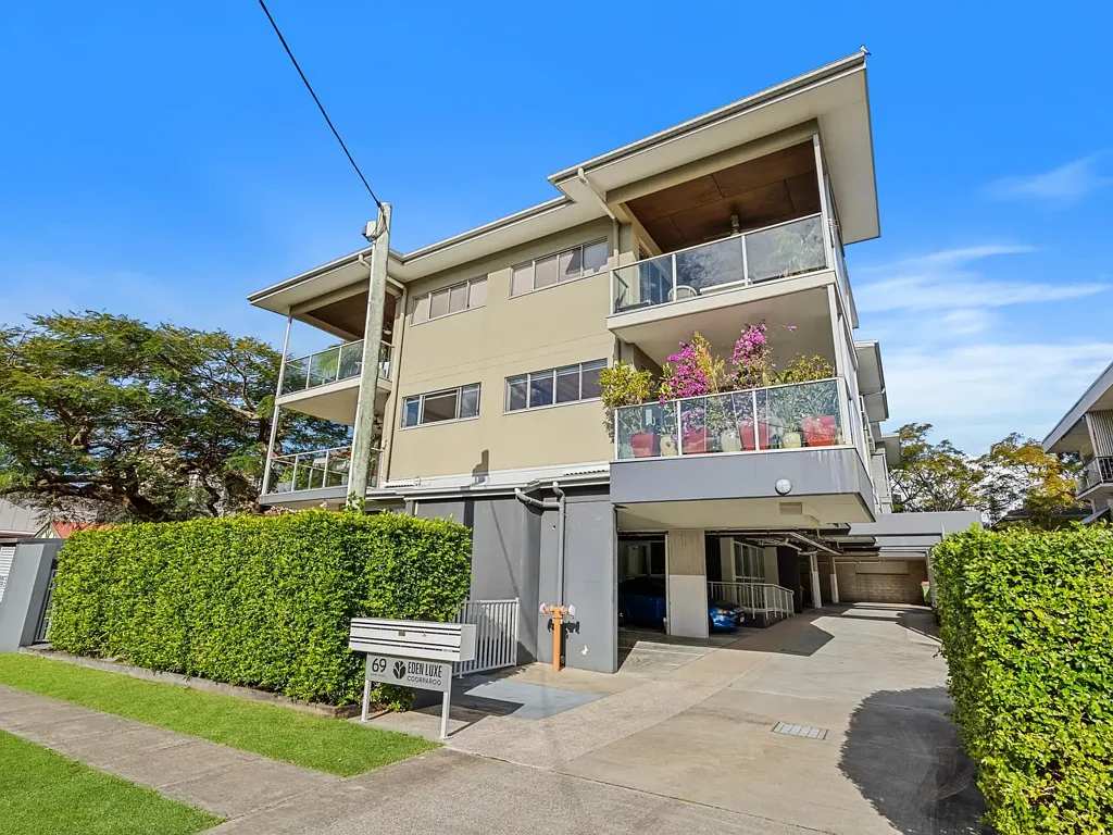 Coorparoo 2房 宽敞卧室带套间 现代厨房电器齐全 自然光线充足 优越学区位置 靠近交通公园 SOPHISTICATED URBAN LIVING IN COORPAROO