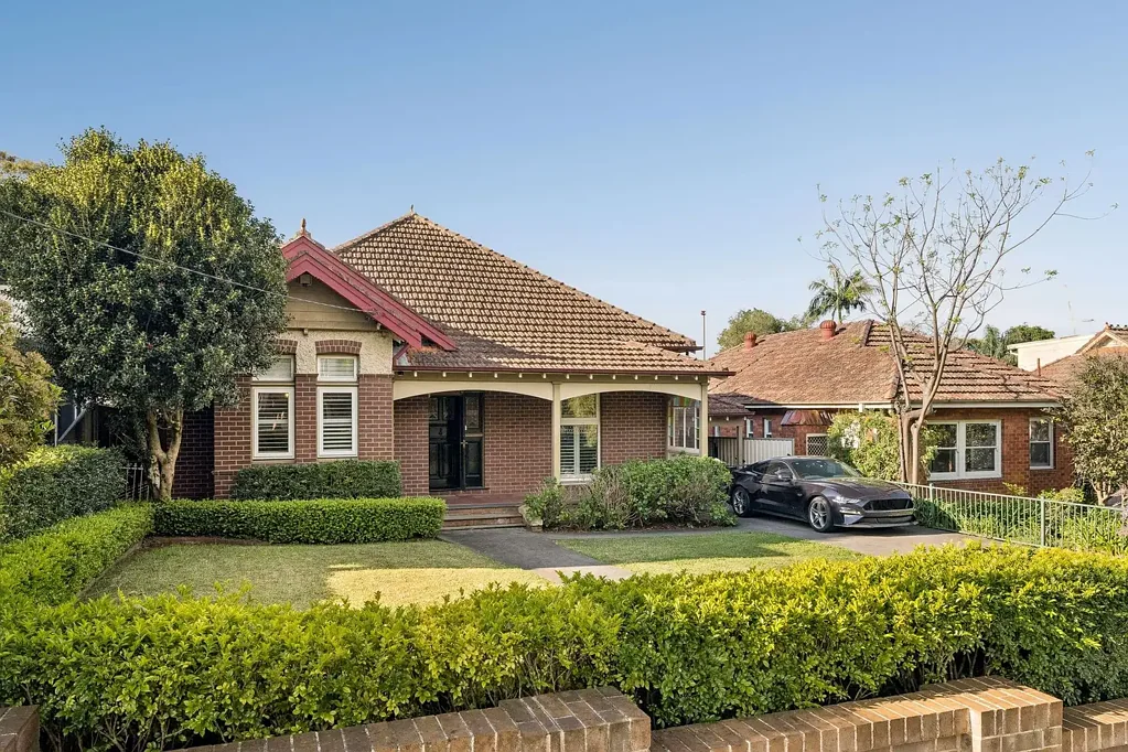 Homebush 5 Slaapkamer Distinguished family estate on 930sqm in one of Homebush's most coveted addresses