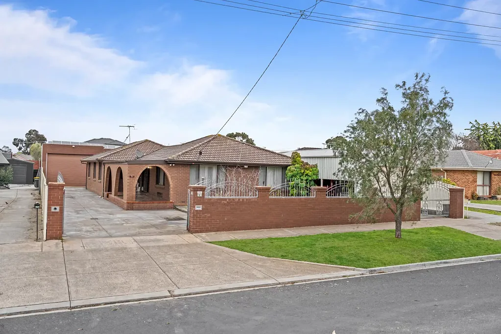 Sydenham 4ਬੈੱਡਰੂਮ Prestigious Family Living on 1,011m2 (approx) with Huge Workshop