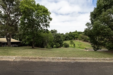 Mount Lofty 私密街道绿树成荫 1860㎡阔地待建 优质学区环绕 生活便利无忧 1,860m2 Allotment with Character + Quiet Mount Lofty Street
