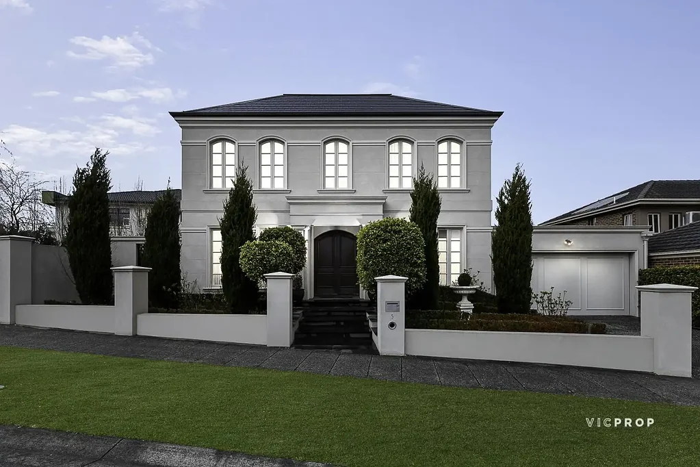 Epping 5ਬੈੱਡਰੂਮ Timeless French Provincial Grandeur Opposite Parkland