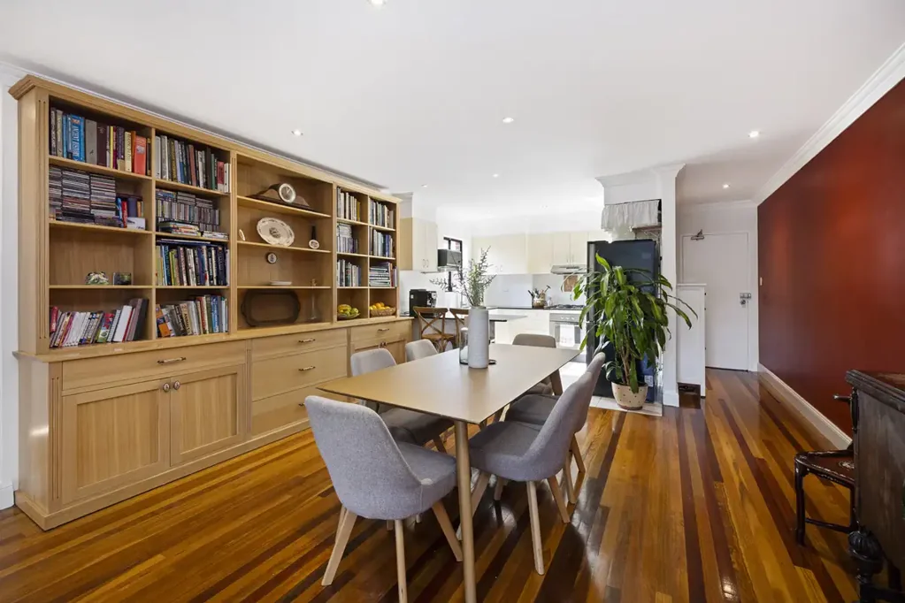 Campsie 2غرفة نوم Oversized Apartment Living with Peaceful Parkland Outlooks