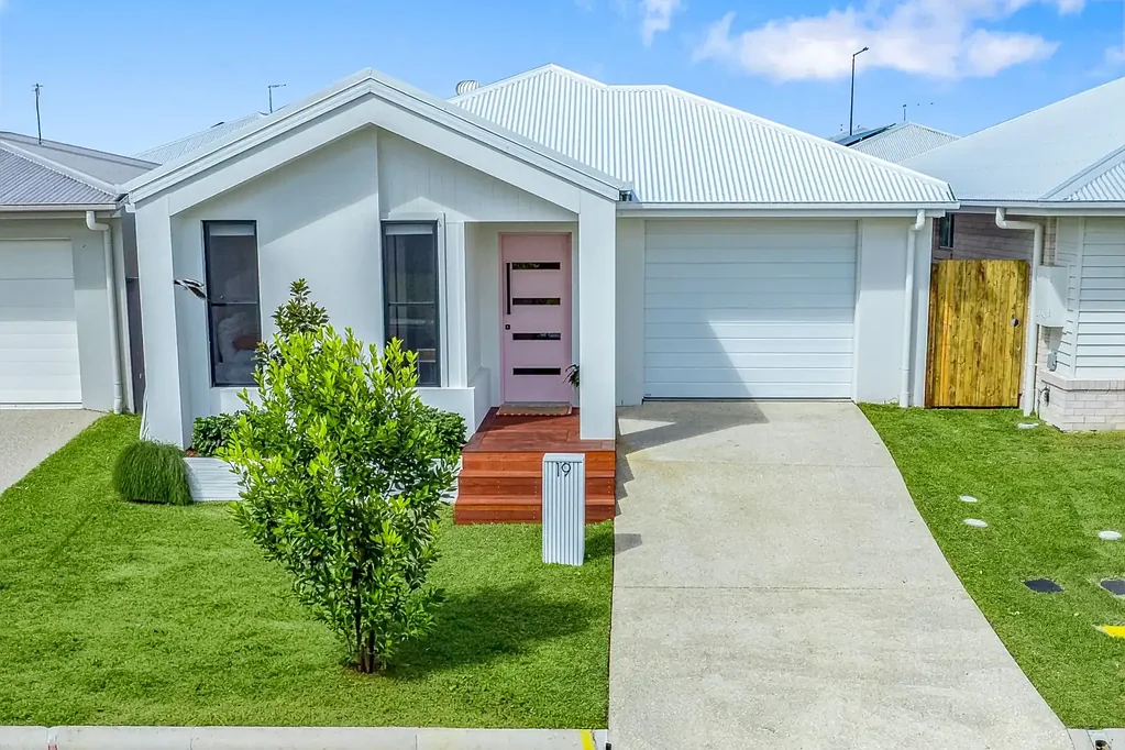 Banya 3 Bedroom Beautifully Presented, Modern, Low-Maintenance Living in Banya