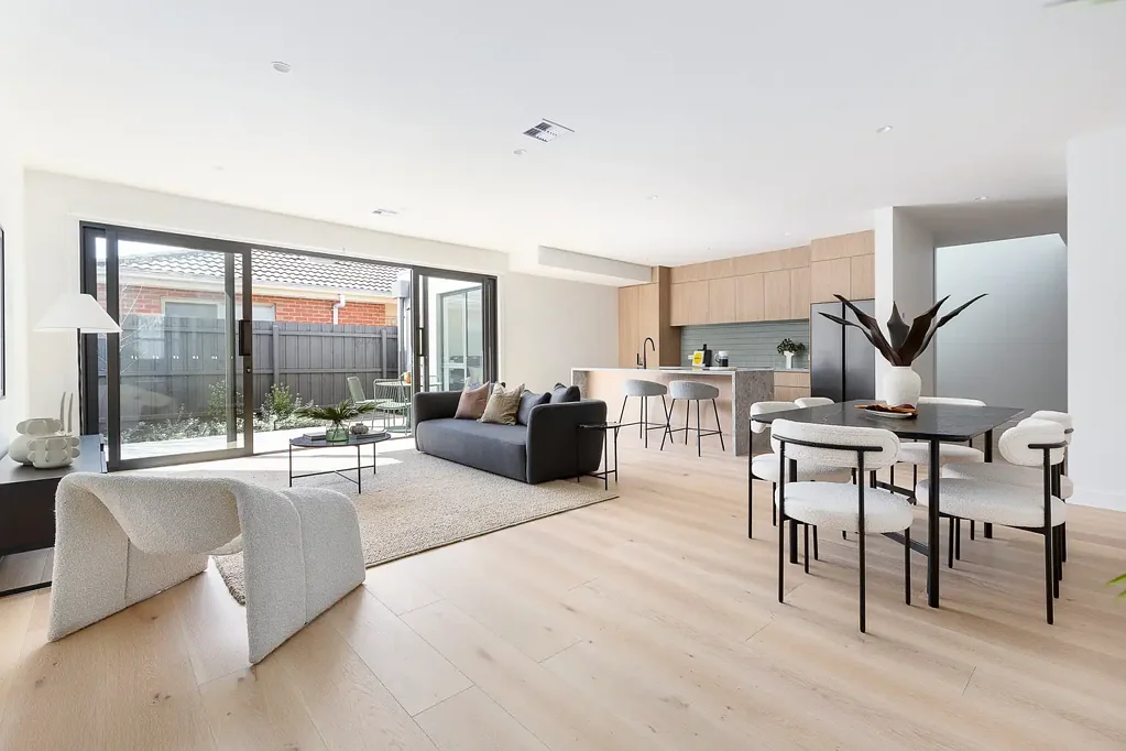 Malvern East 3房 建筑师设计新宅 3卧3卫宽敞空间 Tundra Marble厨房 Smeg电器 朝北庭院 蓝石庭院 精英学区 步行商圈 Ardrie Estate. Brand New. Architectural Style.