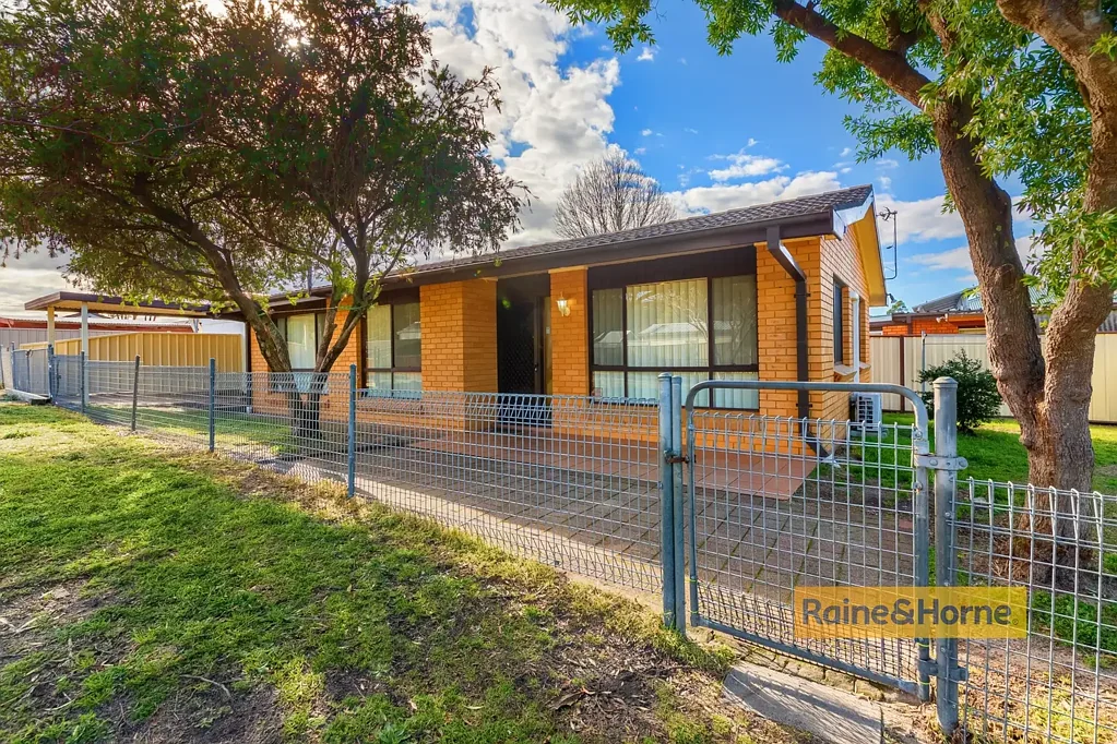 Comfortable Three-Bedroom Home in Quiet Umina Location
