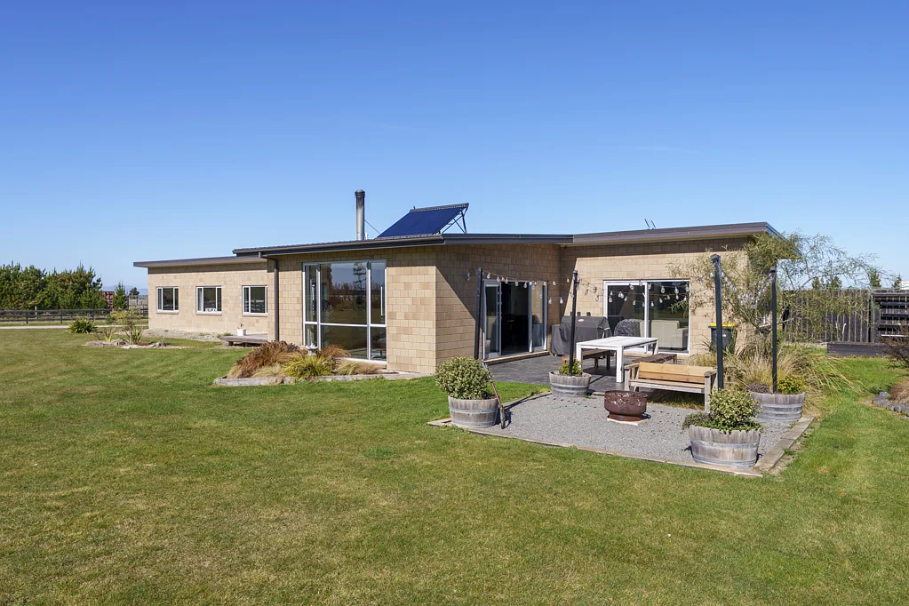 West Eyreton 4Moenga Space, Style & a Slice of Quiet Country Life