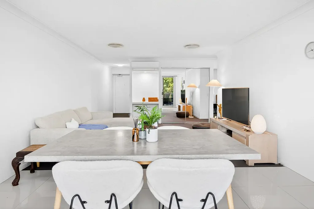 1/14-16 Bright Avenue, Labrador, QLD 4215