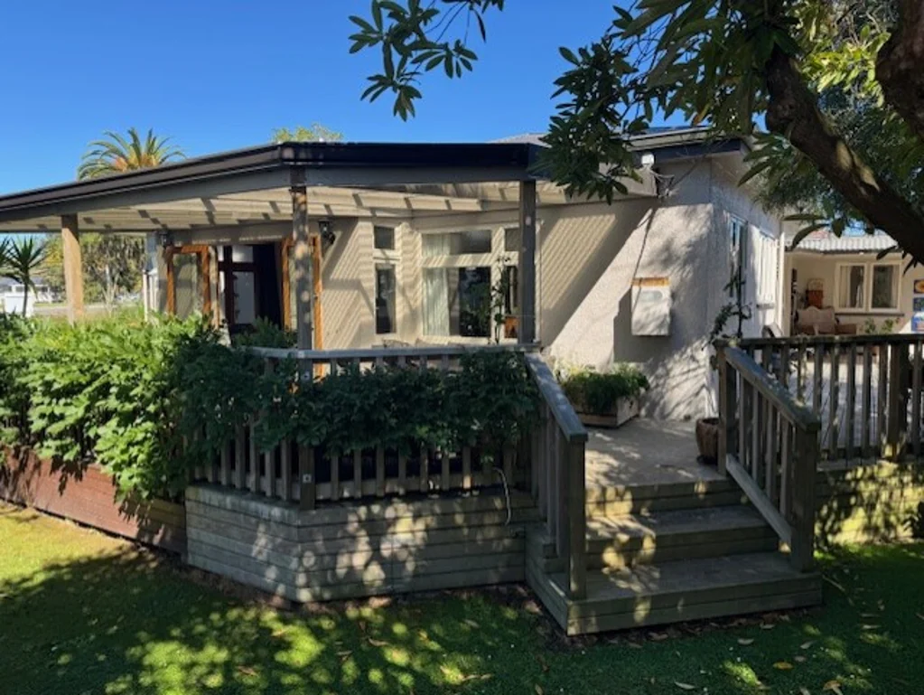 Pahiatua 3chambre MANY UPGRADES - View to APPRECIATE!!