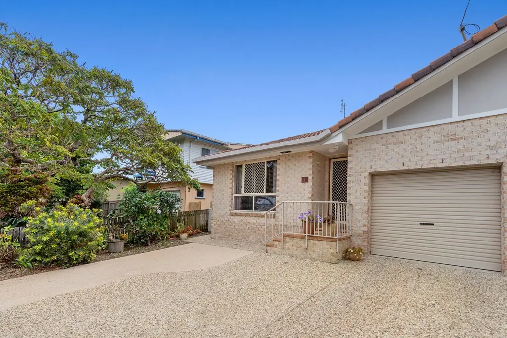 ONE OF A KIND DUPLEX IN THE CENTRE OF TOWN